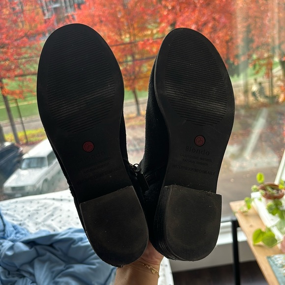Blondo Black Suede Booties Waterproof Ankle Boot - Picture 5 of 6